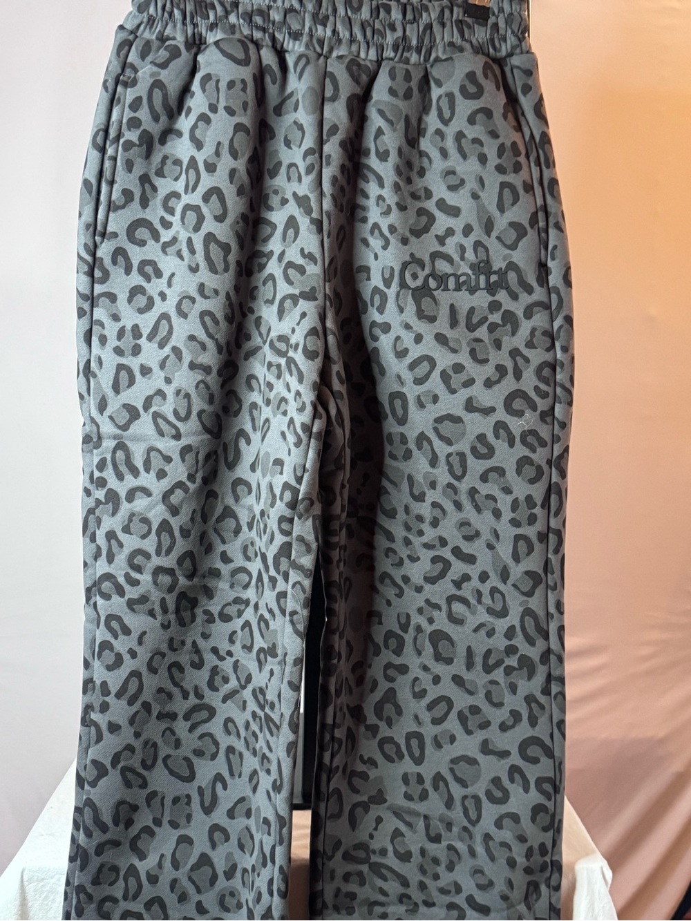 Comfrt Leopard Panther Sweatpants size XS